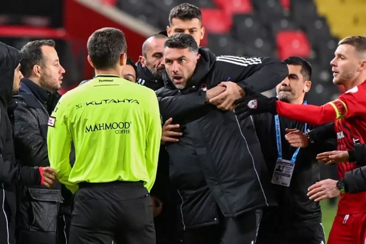 Burak Yılmaz'a Hakeme Saldırısından 3 Maç Men ve 80 Bin TL Ceza
