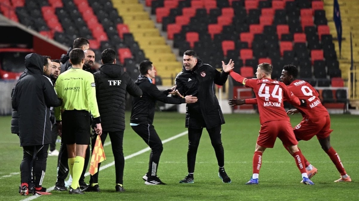 Burak Yılmaz'a Türkiye Kupası'nda 3 Maç Men Cezası Verildi