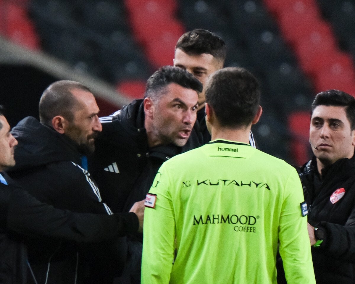 Burak Yılmaz'a Türkiye Kupası'nda 3 Maç Men Cezası Verildi