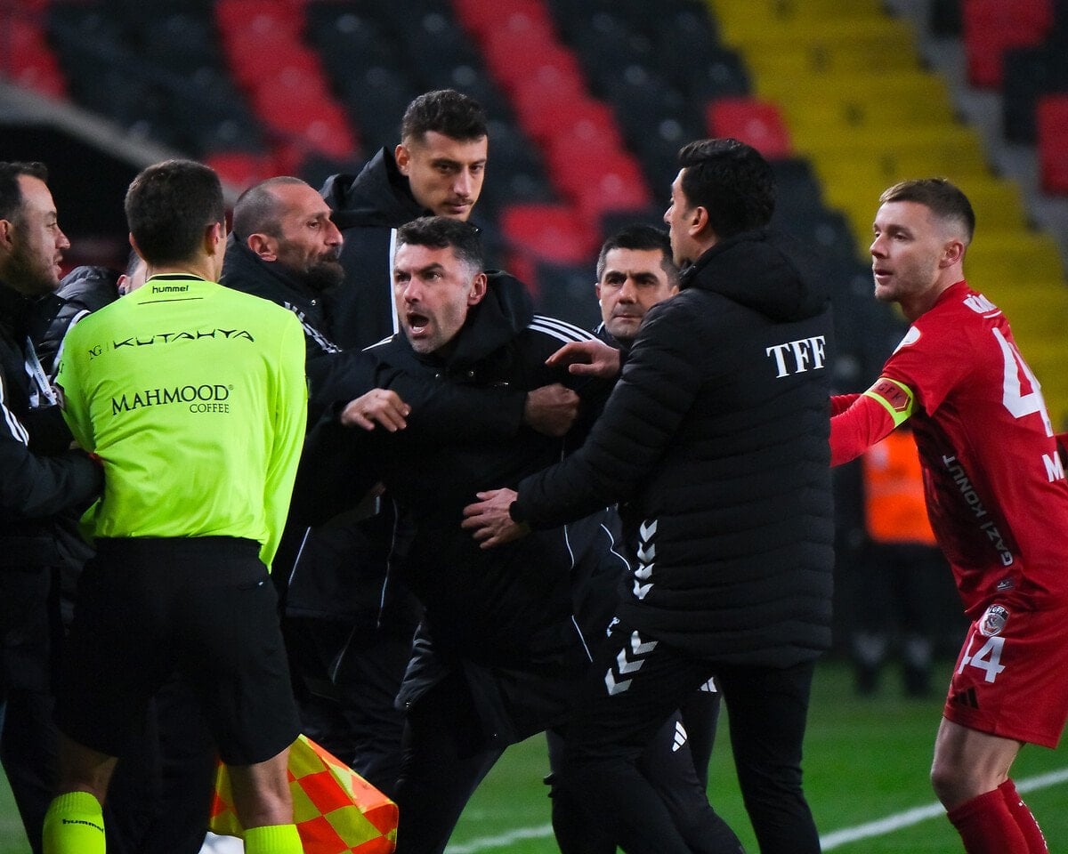 Burak Yılmaz'a Türkiye Kupası'nda 3 Maç Men Cezası Verildi