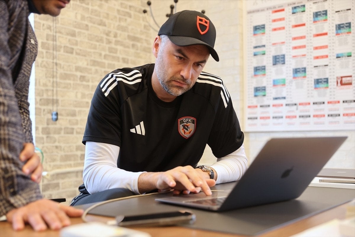 Burak Yılmaz, AA'nın Yılın Kareleri oylamasına katıldı