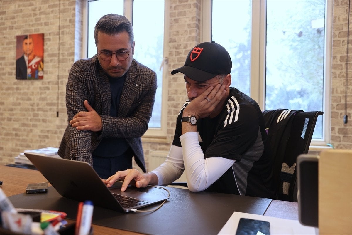 Burak Yılmaz, AA'nın Yılın Kareleri oylamasına katıldı