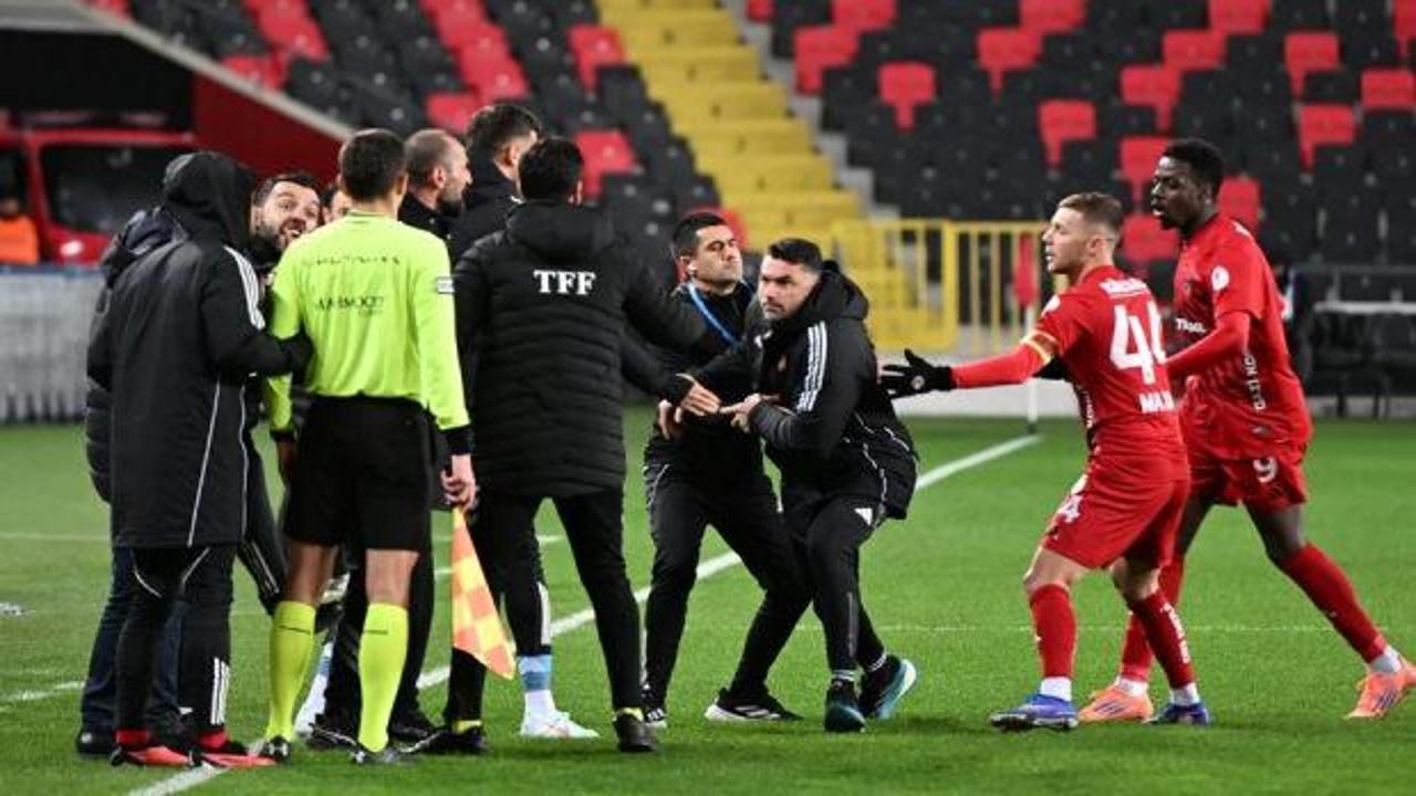 Burak Yılmaz çılgına döndü! Hakemin üzerine yürüdü