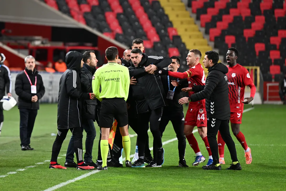 Burak Yılmaz'ın Gaziantep FK'deki Kırmızı Kart ve Özür Açıklaması