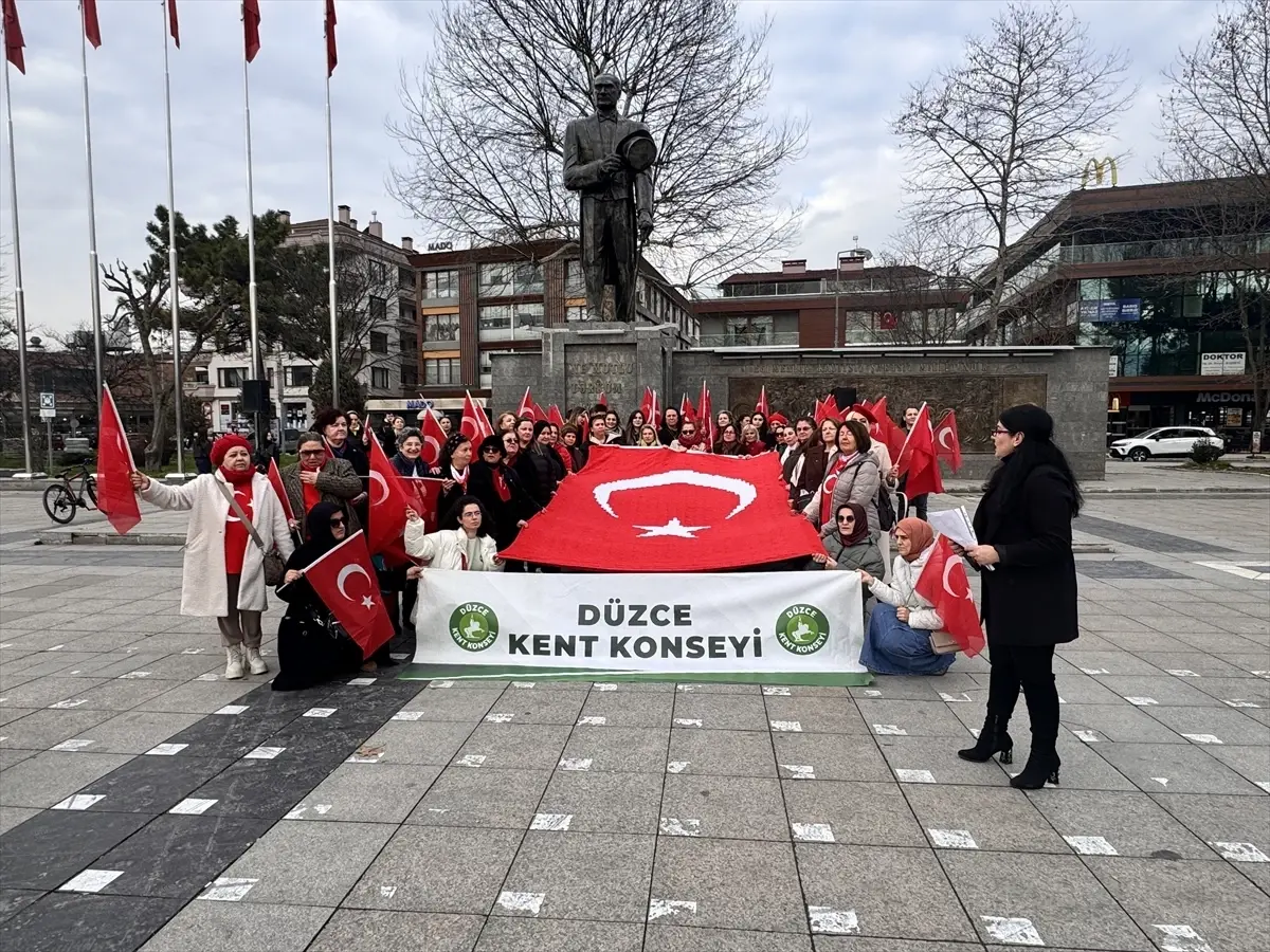 Düzce'de Türk Bayrağına Saldırıya Tepki