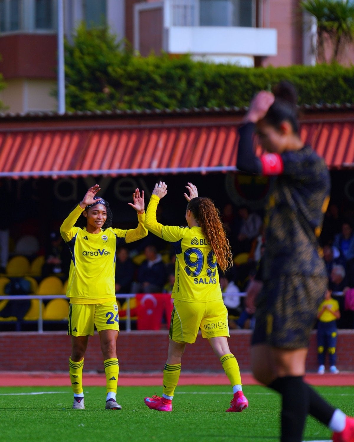 Fenerbahçe Kadın Futbol Takımı'ndan 18 Gollü Galibiyet