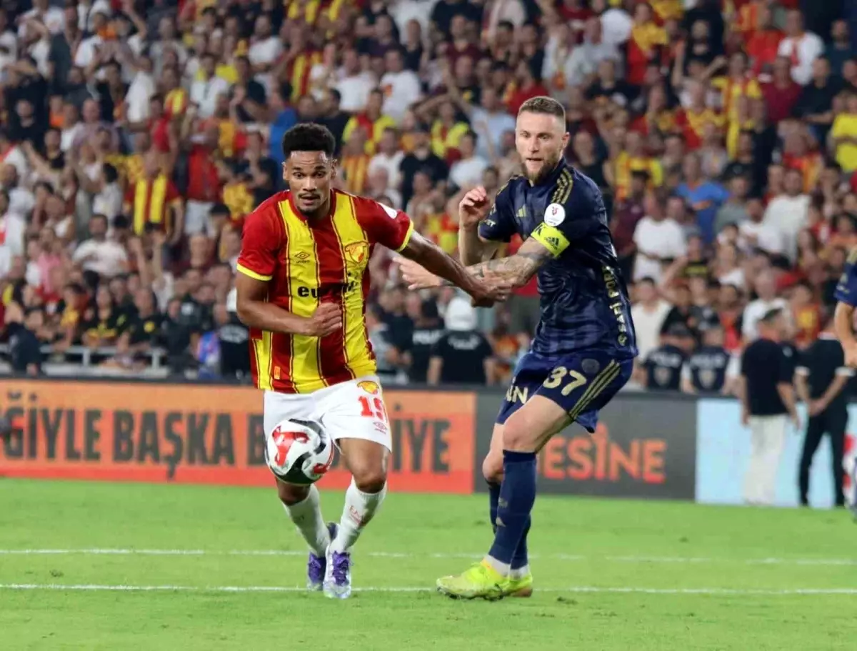 Fenerbahçe ve Göztepe Süper Lig Zirve Mücadelesinde Karşılaşıyor