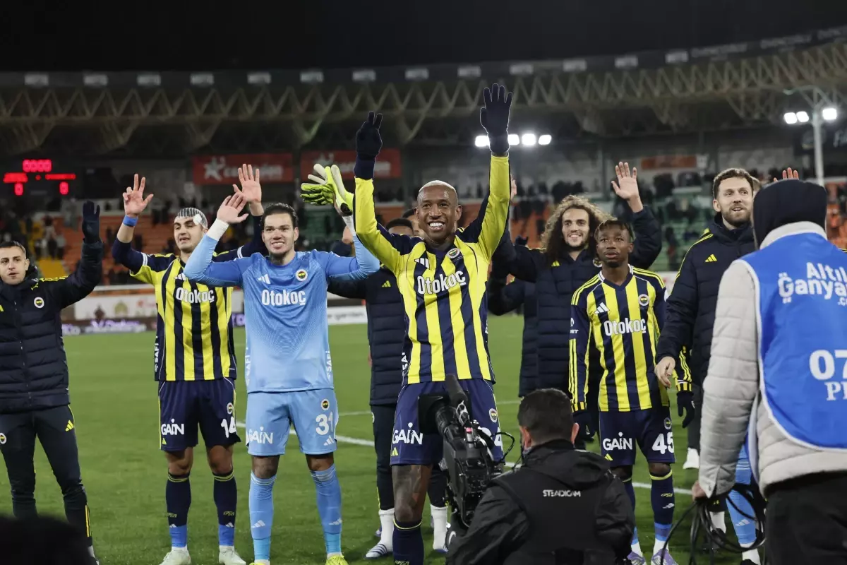 Fenerbahçe, Zorlu Alanya Deplasmanında 3-2'lik Zaferle Liderlik Yarışını Sürdürdü