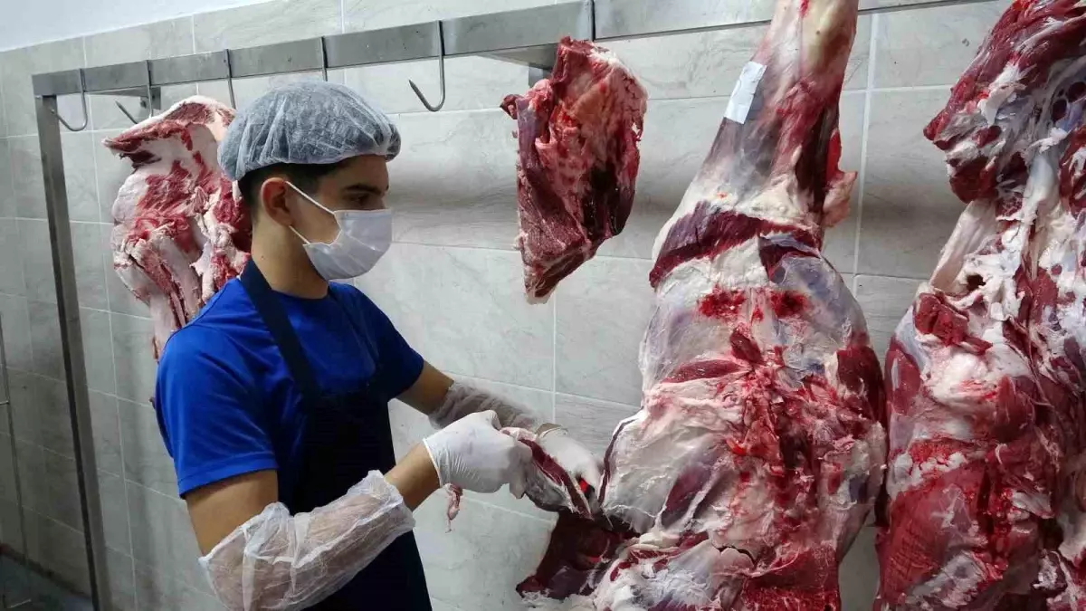 GAHİB Lisesi Öğrencilerinin Günde 12 Bin Kişilik Yemek Hazırlama Başarısı