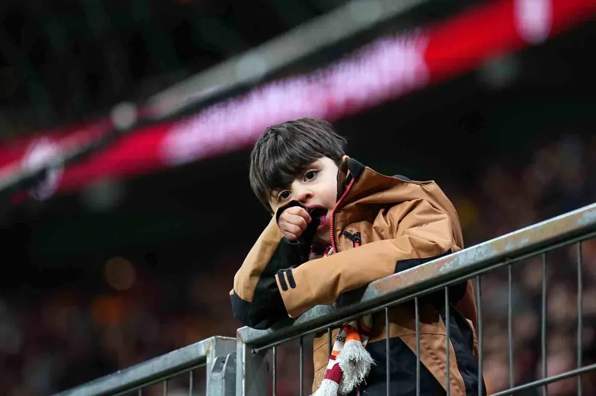 Galatasaray Taraftarından Yönetim ve Transfer Politikalarına Sert Tepki