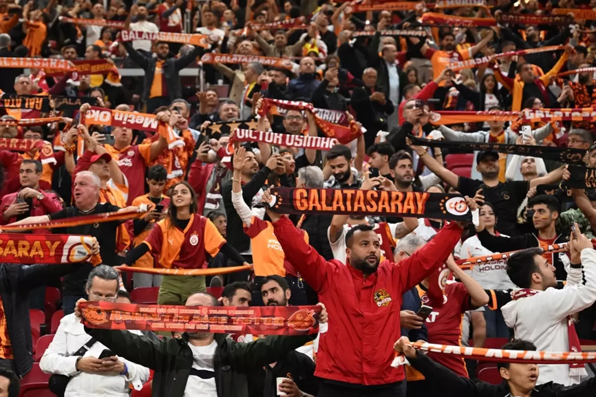 Galatasaraylı taraftarlardan yönetime tepki