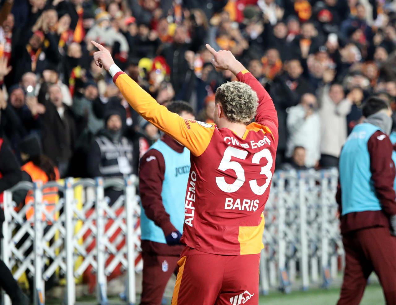 Galatasaray, Trabzonspor'u 4-1 Yendi ve Süper Kupa Finaline Yükseldi
