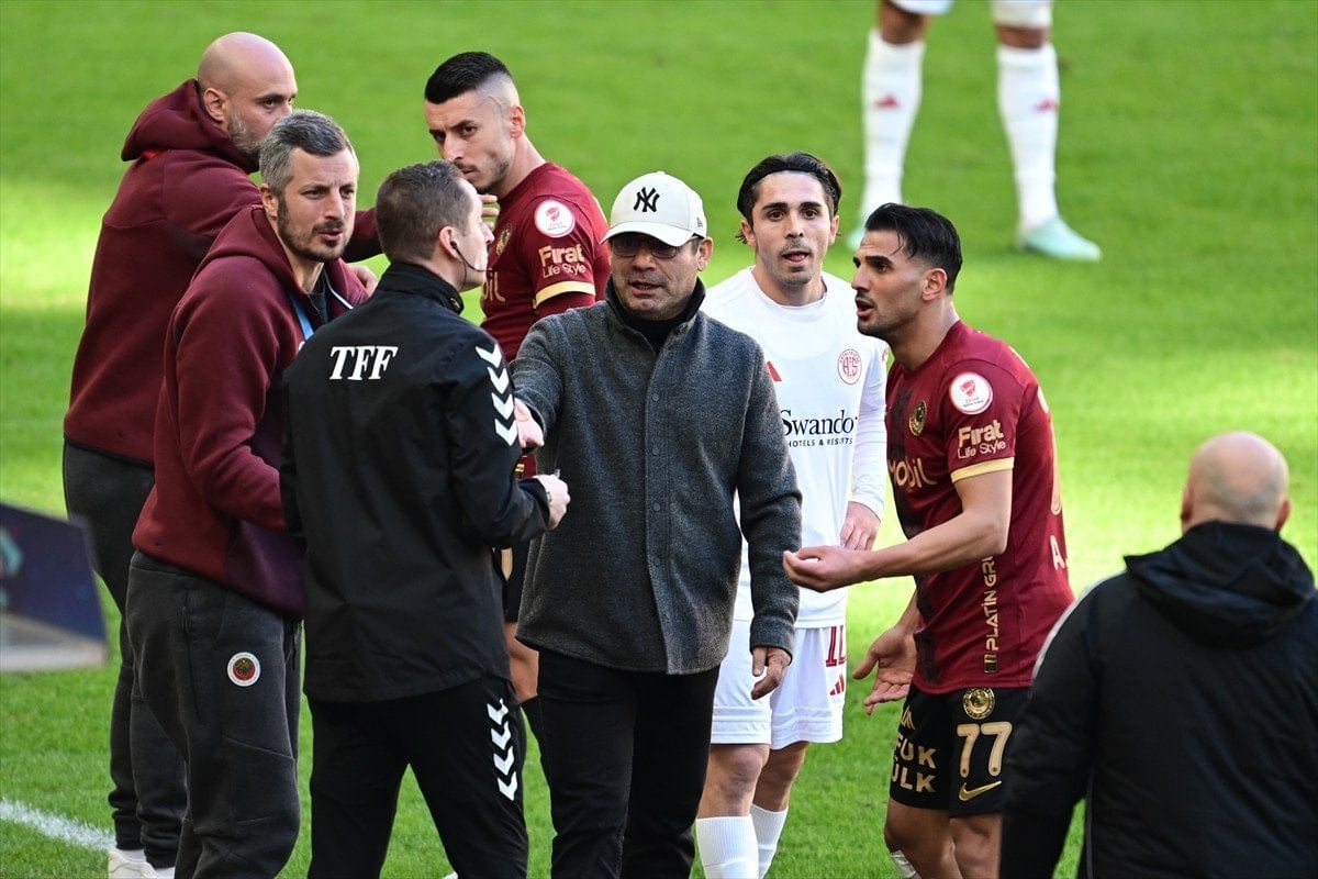 Galatasaray ve Fenerbahçe, PFDK'ye sevk edildi!