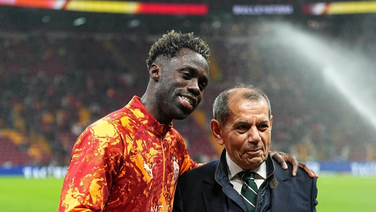 Galatasaray'da Davinson Sanchez'e plaket verildi