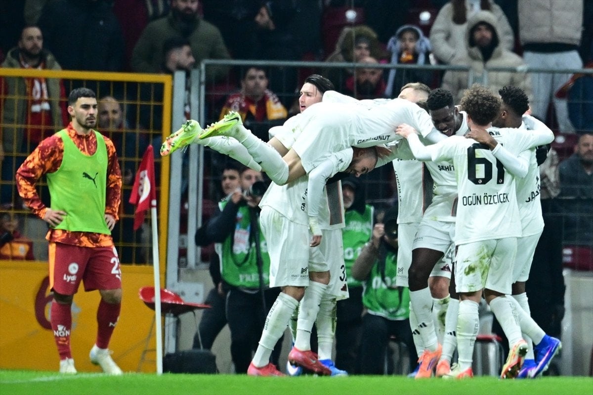 Galatasaray'ın Savunma Problemleri: Son 11 Maçta 9 Kez Gol Yediler