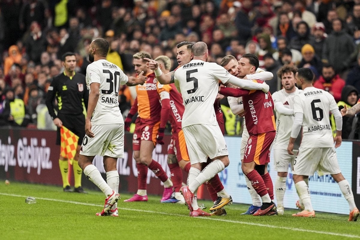 Galatasaray'ın Savunma Problemleri: Son 11 Maçta 9 Kez Gol Yediler