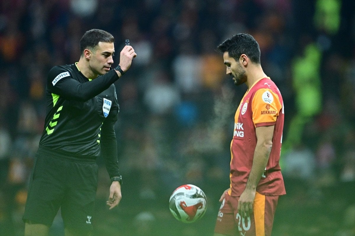 Galatasaraylı İlkay Gündoğan'a Taraftar Tepkisi: Islıklandı ve Yönetime İstifa Çağrısı