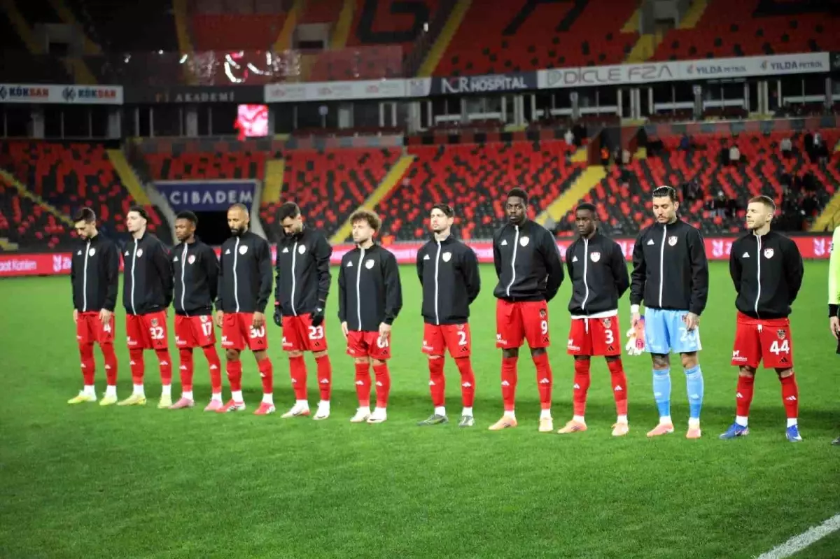 Gaziantep FK - Kocaelispor Maçında İlk Yarı: 0-0