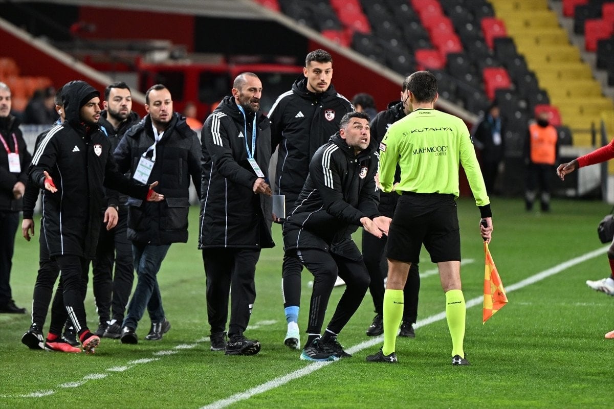 Gaziantep FK, Kocaelispor'u 1-0 Yendi: Burak Yılmaz Olaylı Maça Damga Vurdu