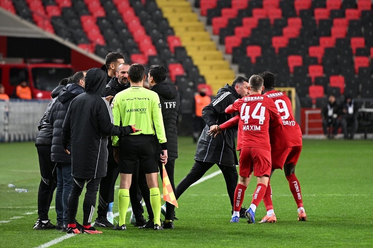 Gaziantep FK, Kocaelispor'u 1-0 Yendi: Burak Yılmaz Olaylı Maça Damga Vurdu