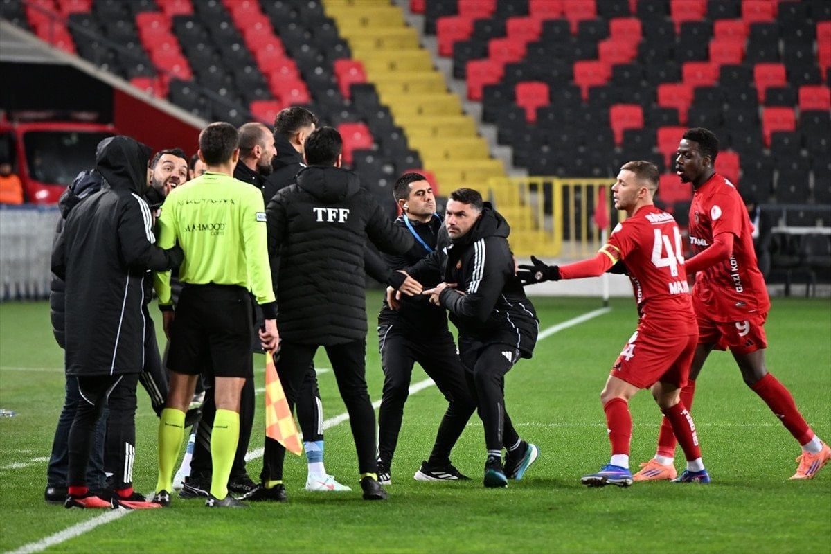 Gaziantep FK, Kocaelispor'u 1-0 Yendi: Burak Yılmaz Olaylı Maça Damga Vurdu
