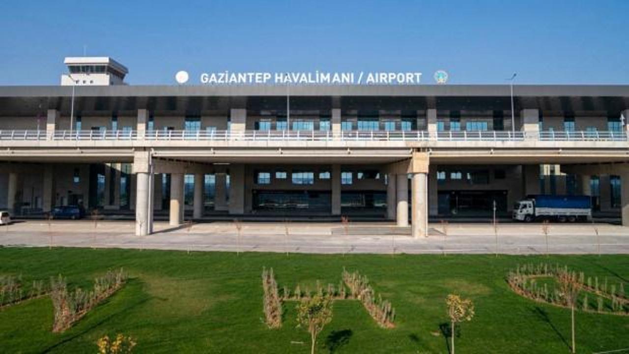 Gaziantep Havalimanı Yoğun Kar Yağışının Ardından Uçuşlara Yeniden Açıldı