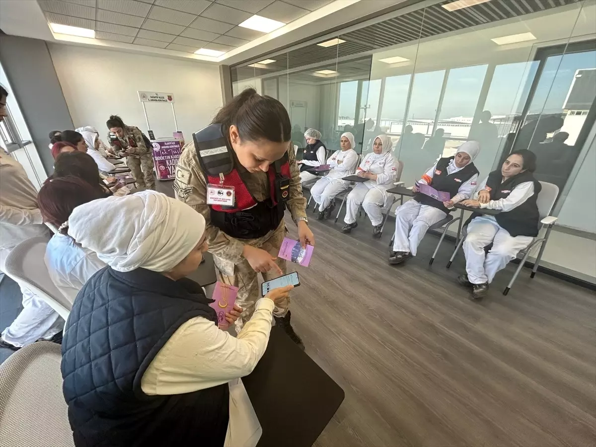 Gaziantep Jandarması 2025 Yılında 18 Bin Kadına KADES Uygulamasını Tanıttı