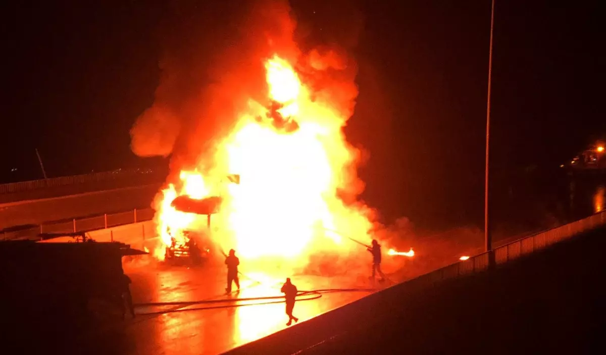 Gaziantep Nurdağı'nda Çocuk Bezi Yüklü TIR'da Korkutan Yangın
