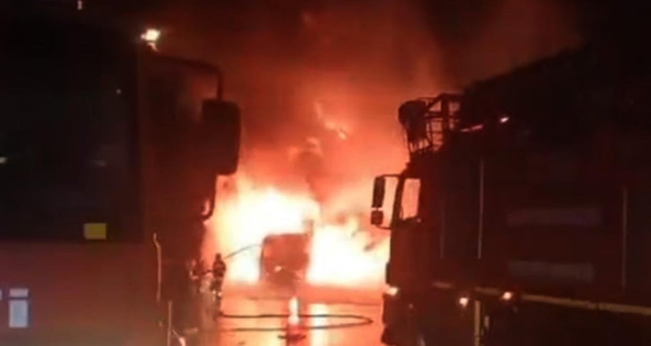 Gaziantep Nurdağı’nda Çocuk Bezi Yüklü TIR’da Korkutan Yangın