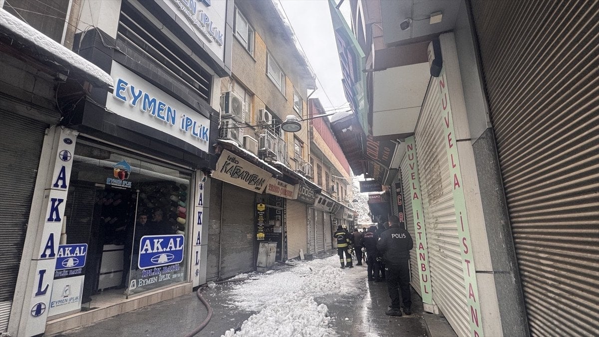 Gaziantep Şahinbey'de İş Yerinde Yangın: 6 Kişi Dumandan Etkilendi
