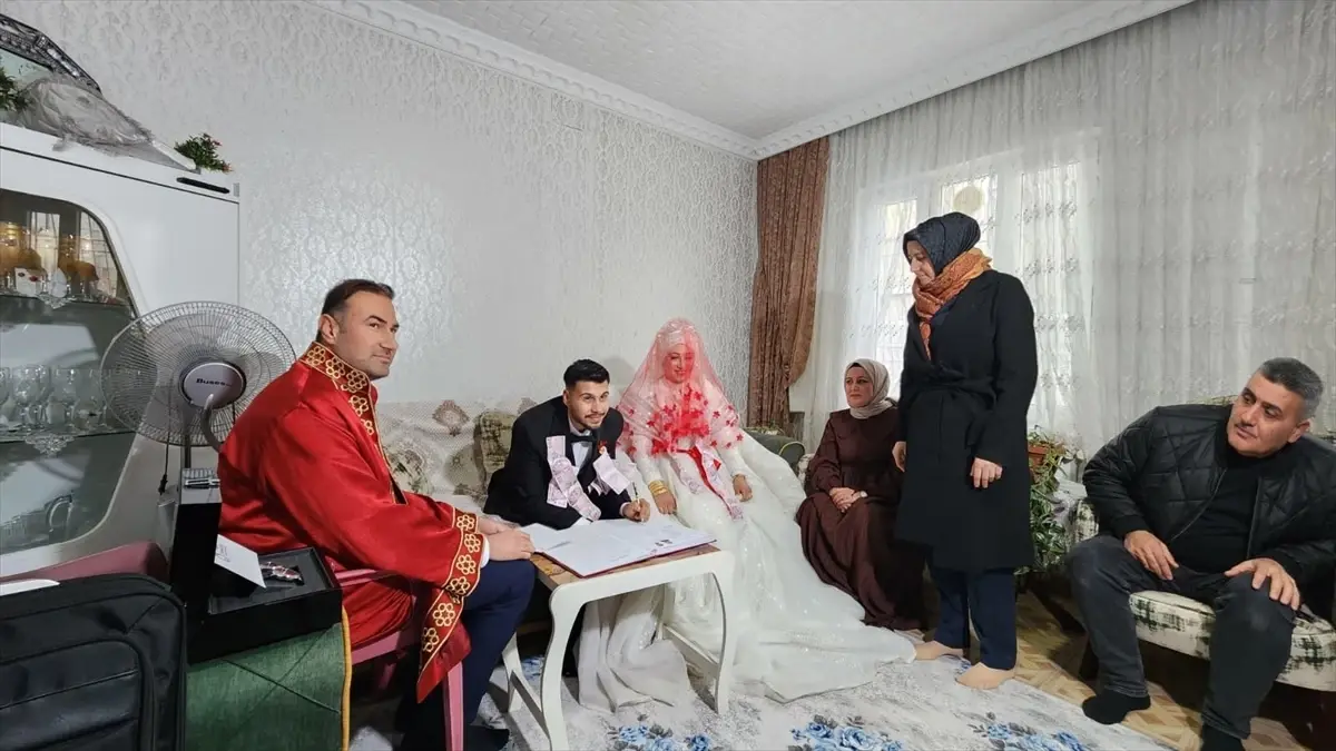 Gaziantep Şahinbey'de Kar Yağışında Evde Nikah Töreni