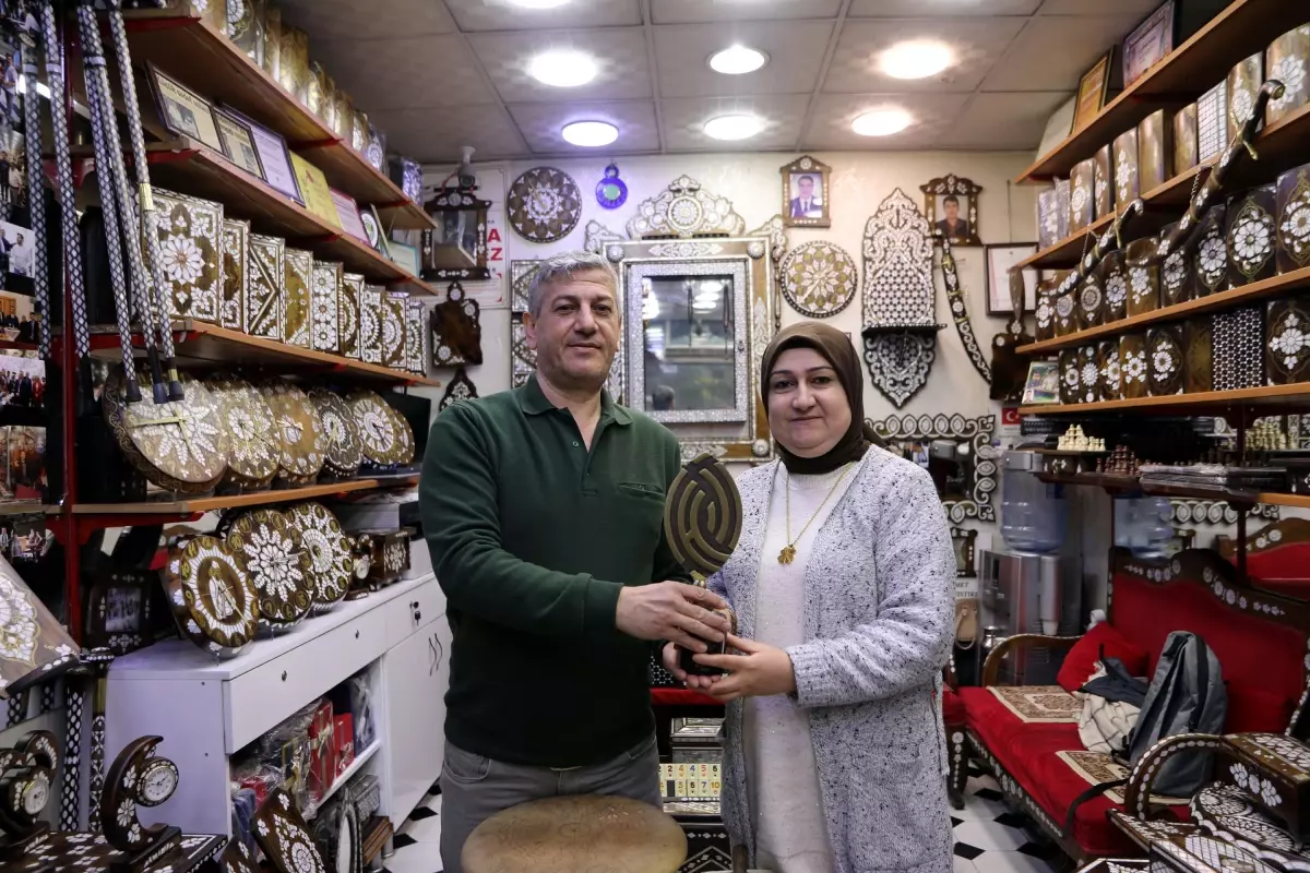 Gaziantepli Sedef Kakma Ustası Mehmet Bülent Fıstıkçı'ya Yaşayan İnsan Hazineleri Ödülü