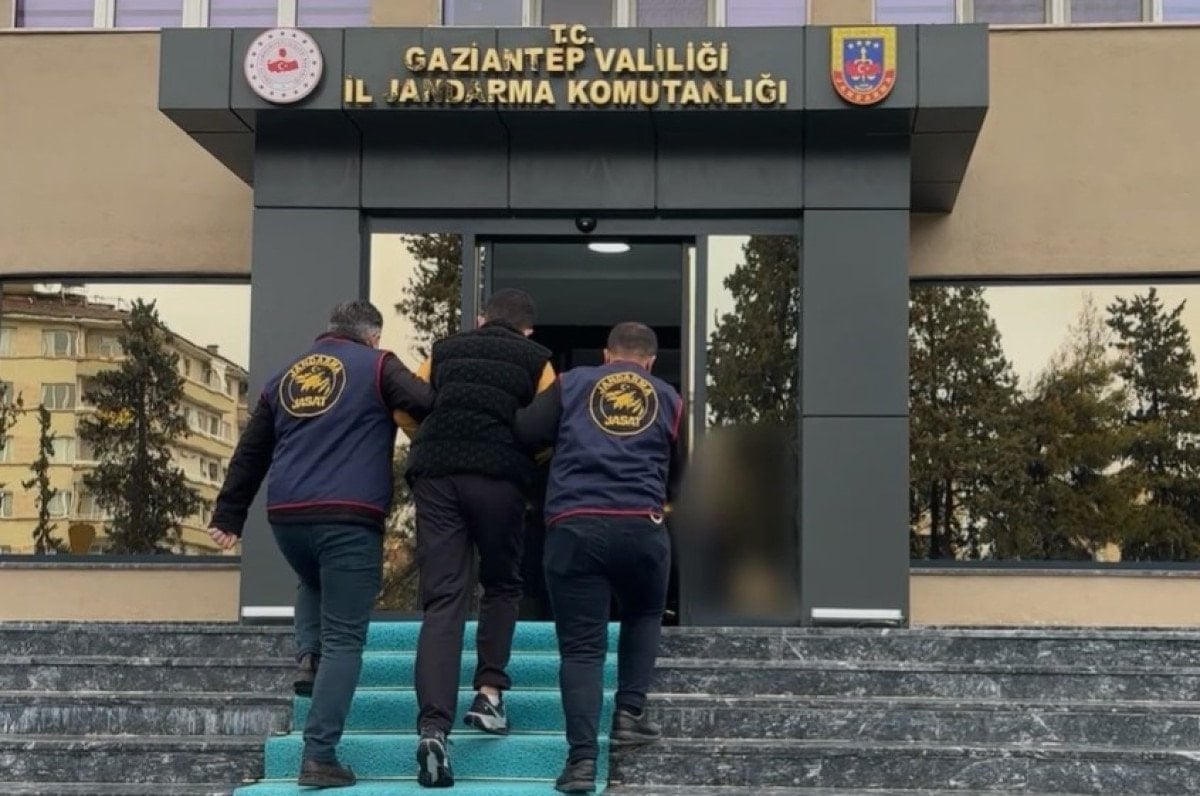Gaziantep'te 25 Yıl Hapisle Aranan Firari, Mutfak Dolabında Yakalandı