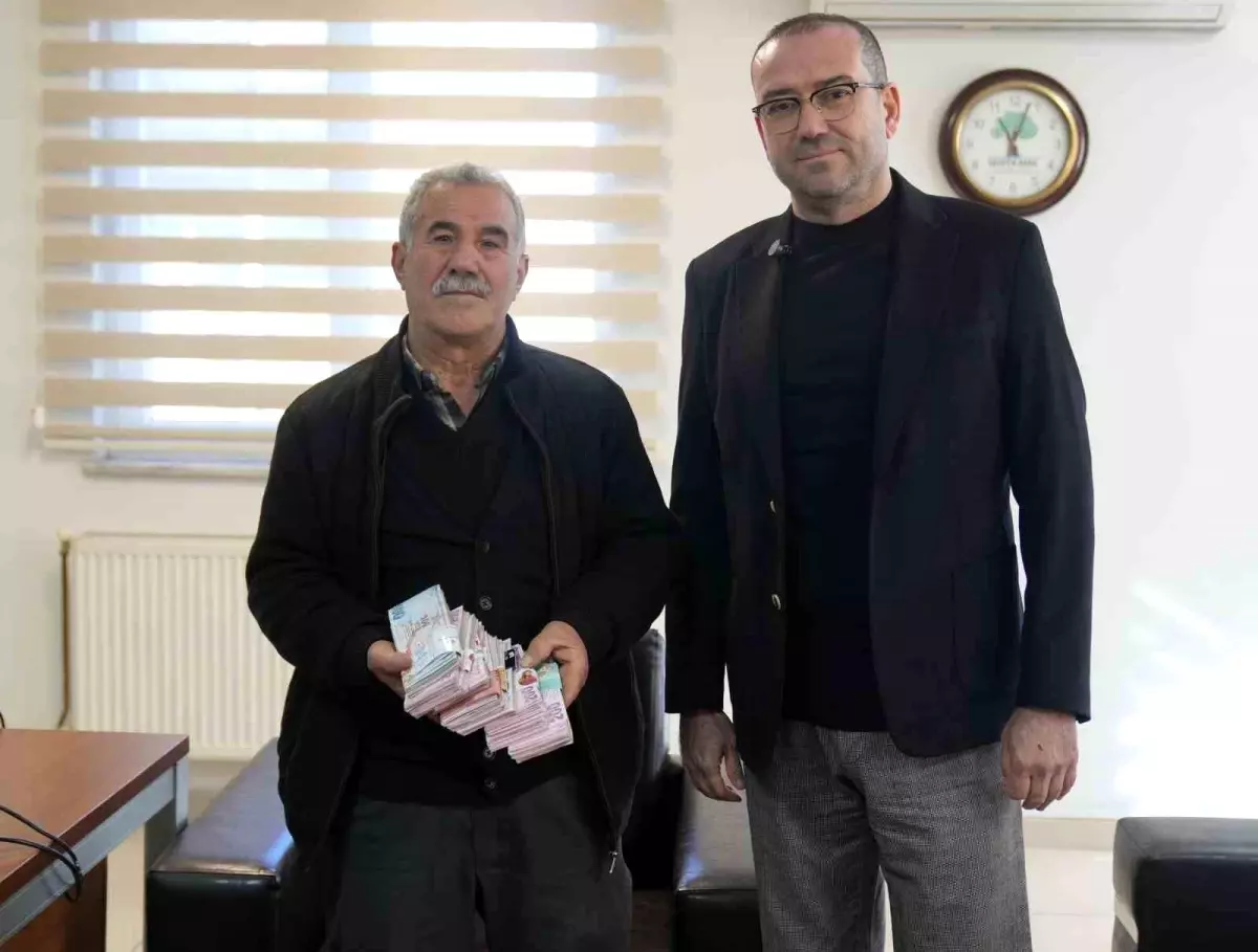 Gaziantep'te Esnafın 110 Bin TL'lik Para Poşeti Çöplerin İçinde Bulundu