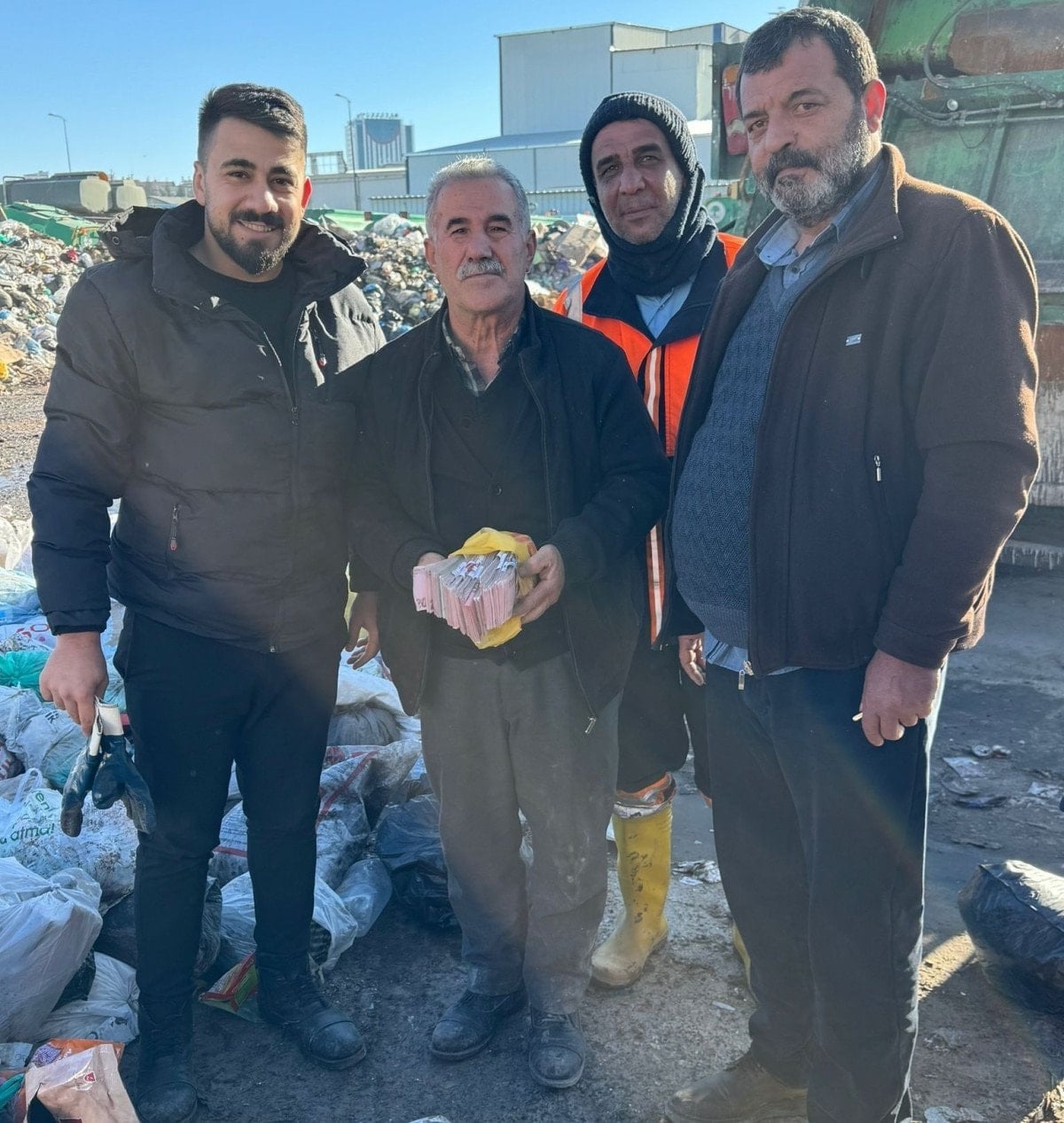 Gaziantep'te Esnafın 110 Bin TL'lik Para Poşetini Yanlışlıkla Çöpe Atma Olayı