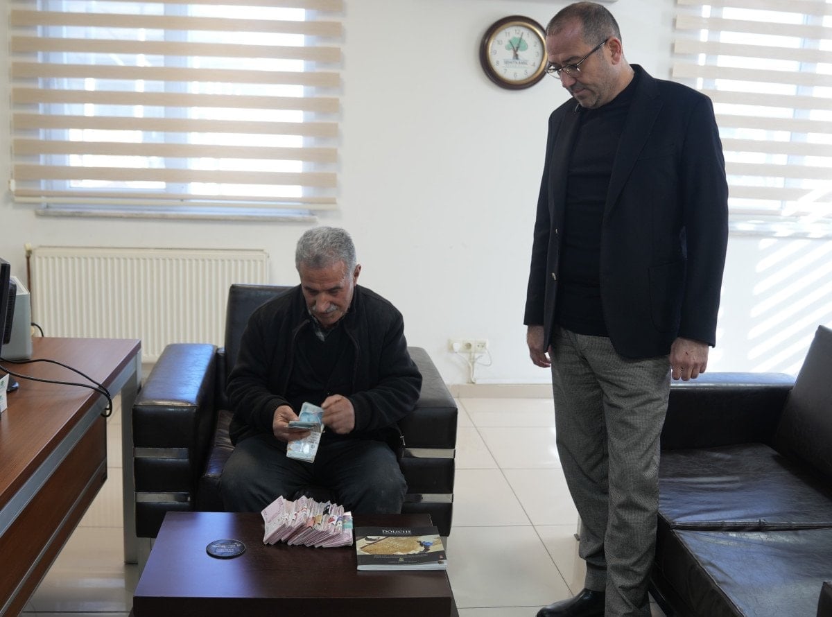 Gaziantep'te Esnafın 110 Bin TL'lik Para Poşetini Yanlışlıkla Çöpe Atma Olayı