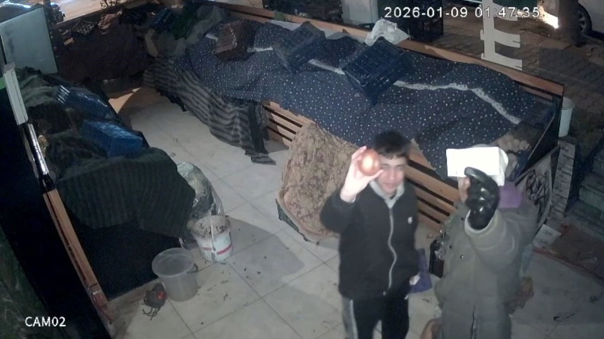 Gaziantep'te gençlerden vicdanlı davranış: Soğan aldılar, parasını kameraya gösterip bıraktılar