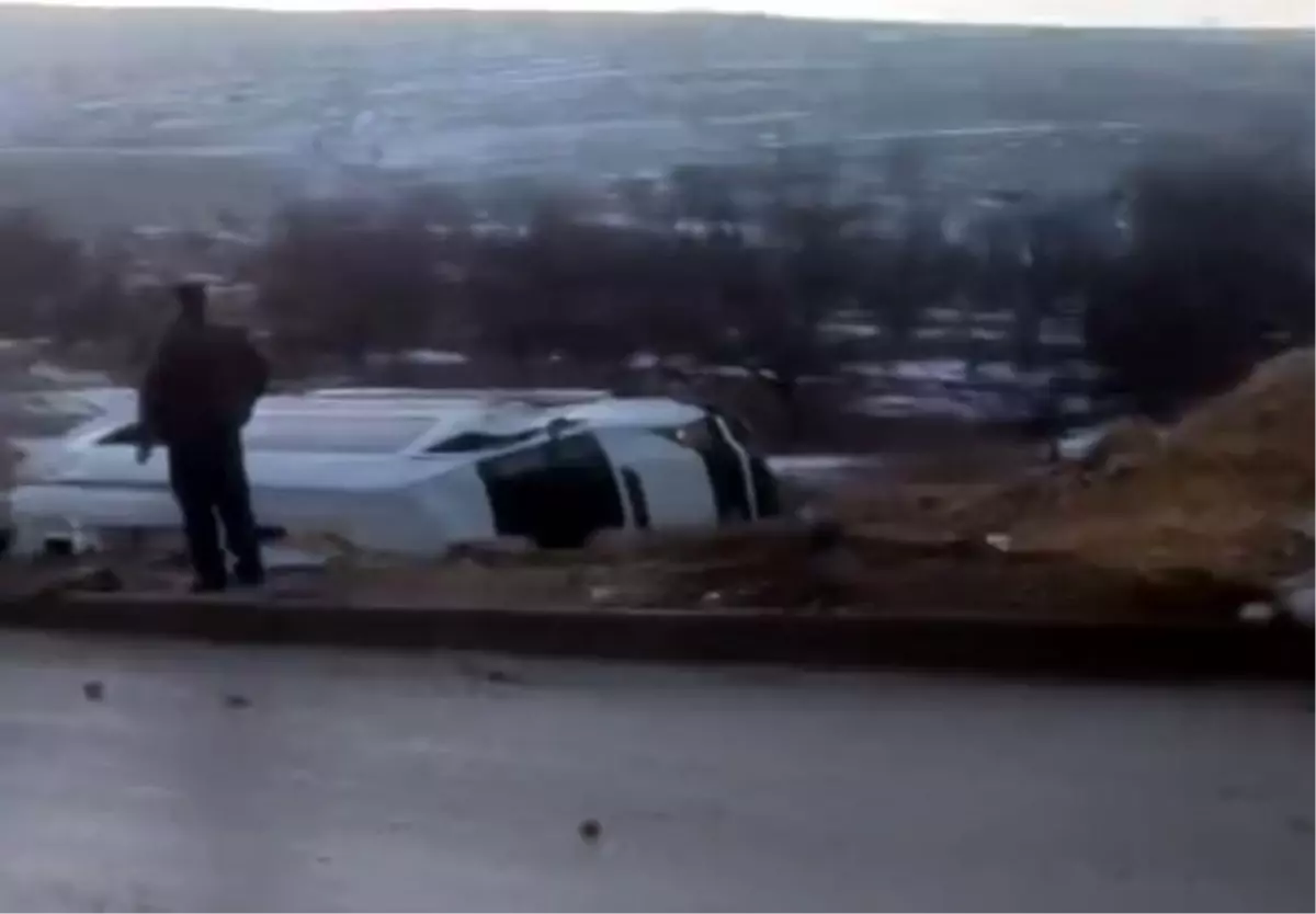 Gaziantep'te Minibüs Devrildi: 10 Yaralı