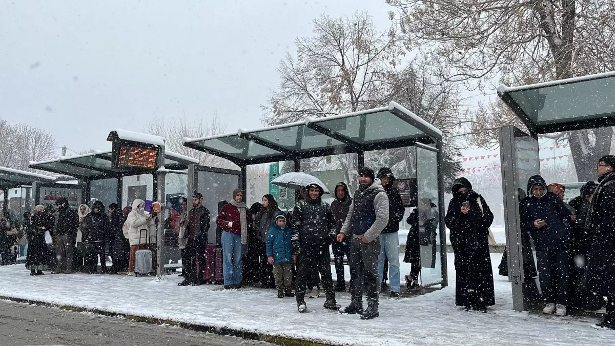 Gaziantep'te Yoğun Kar Nedeniyle Motokurye Trafiği Yasaklandı