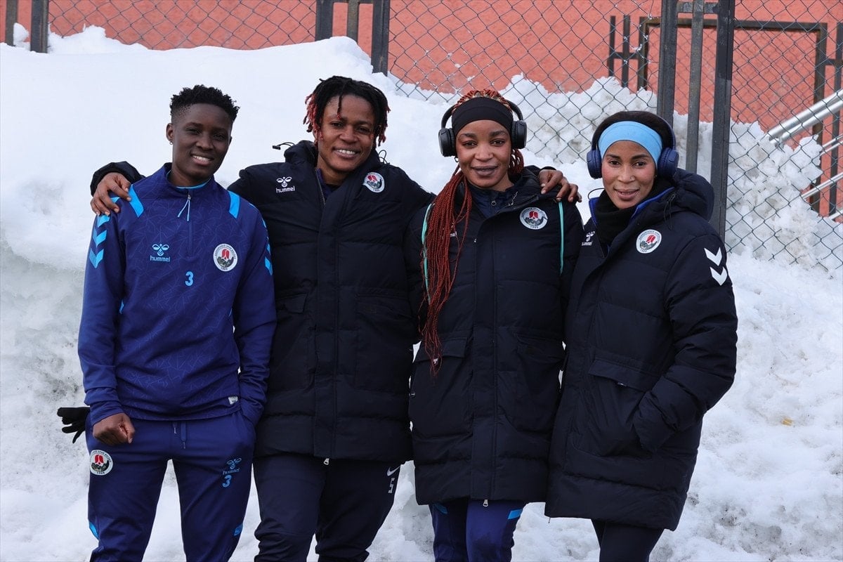 Hakkarigücü'nün Afrikalı Yıldızları Zorlu Kış Koşullarına Uyum Sağlıyor