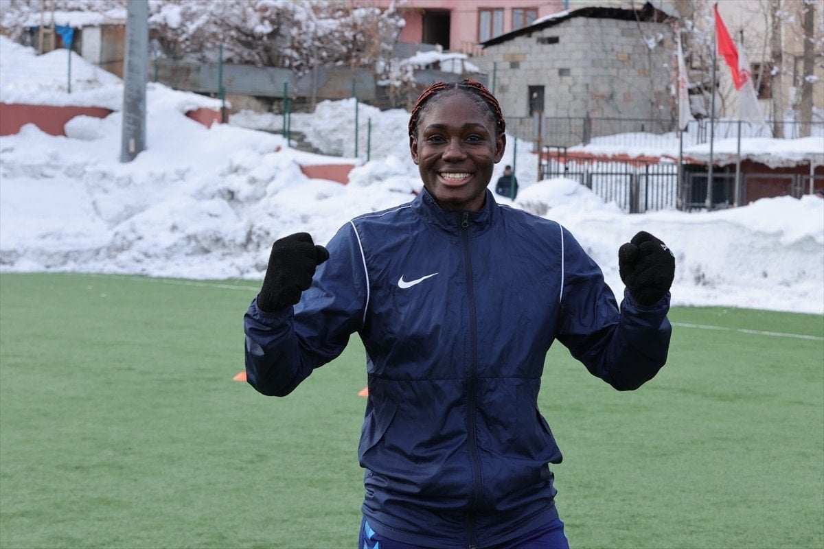 Hakkarigücü'nün Afrikalı Yıldızları Zorlu Kış Koşullarına Uyum Sağlıyor