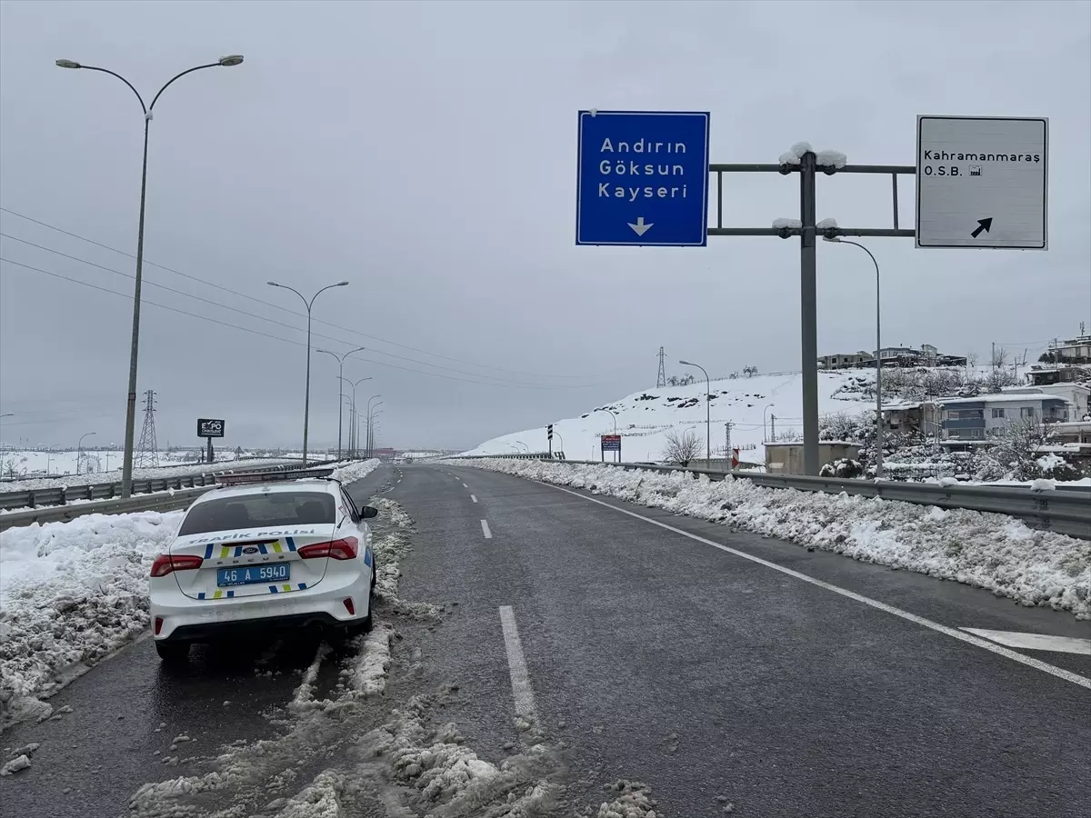 Kahramanmaraş'ta Yoğun Kar Yağışı ve Ulaşımda Yaşanan Zorluklar