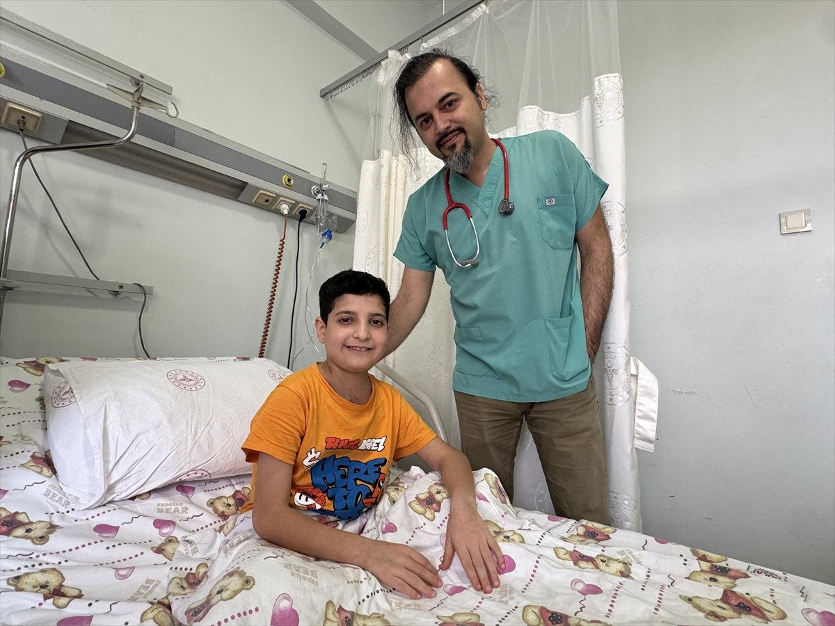Kalbi Duran 11 Yaşındaki Azat, Zorlu Ameliyatla Hayata Döndü