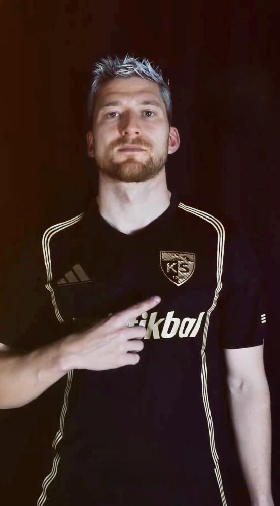 Manchester United ve Manchester City'den Yıldız Oyuncular Kayserispor'a Transfer Oldu