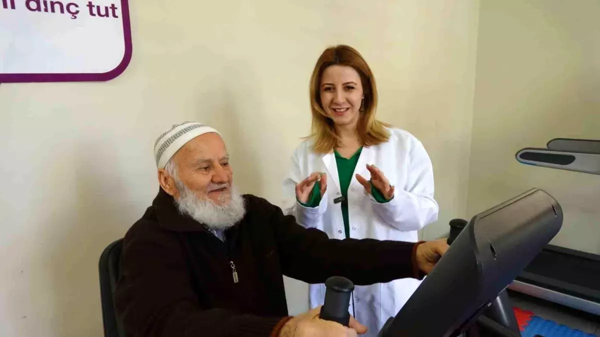 Moral Evi'nin renkli kişiliği çevresine neşe saçıyor