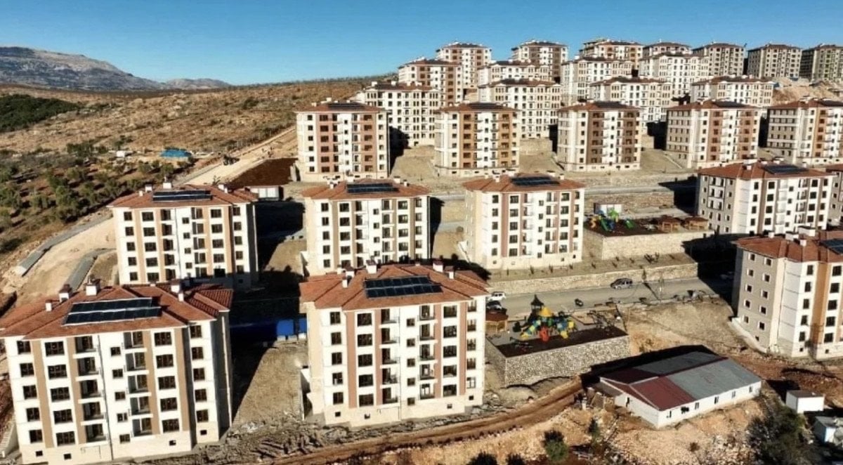 Murat Kurum, Karslı aşıkların deprem bölgesi atışmasını paylaştı