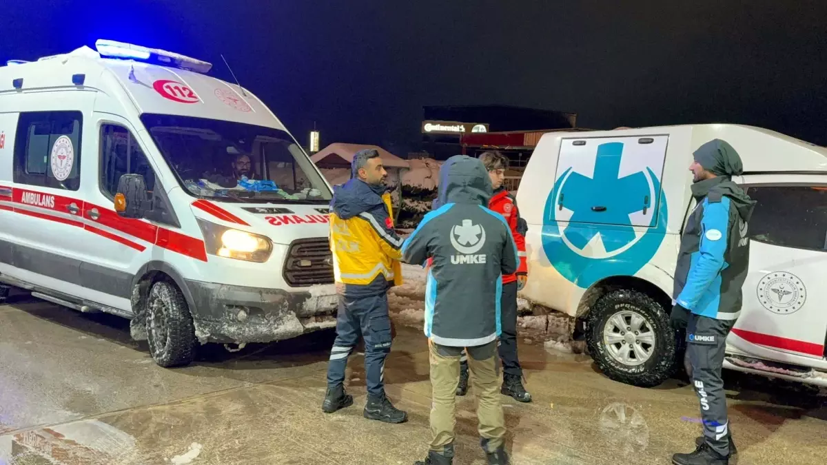 Nizip'te UMKE Ekiplerinin Kar Engelini Aşarak Epilepsi Hastasına Müdahalesi