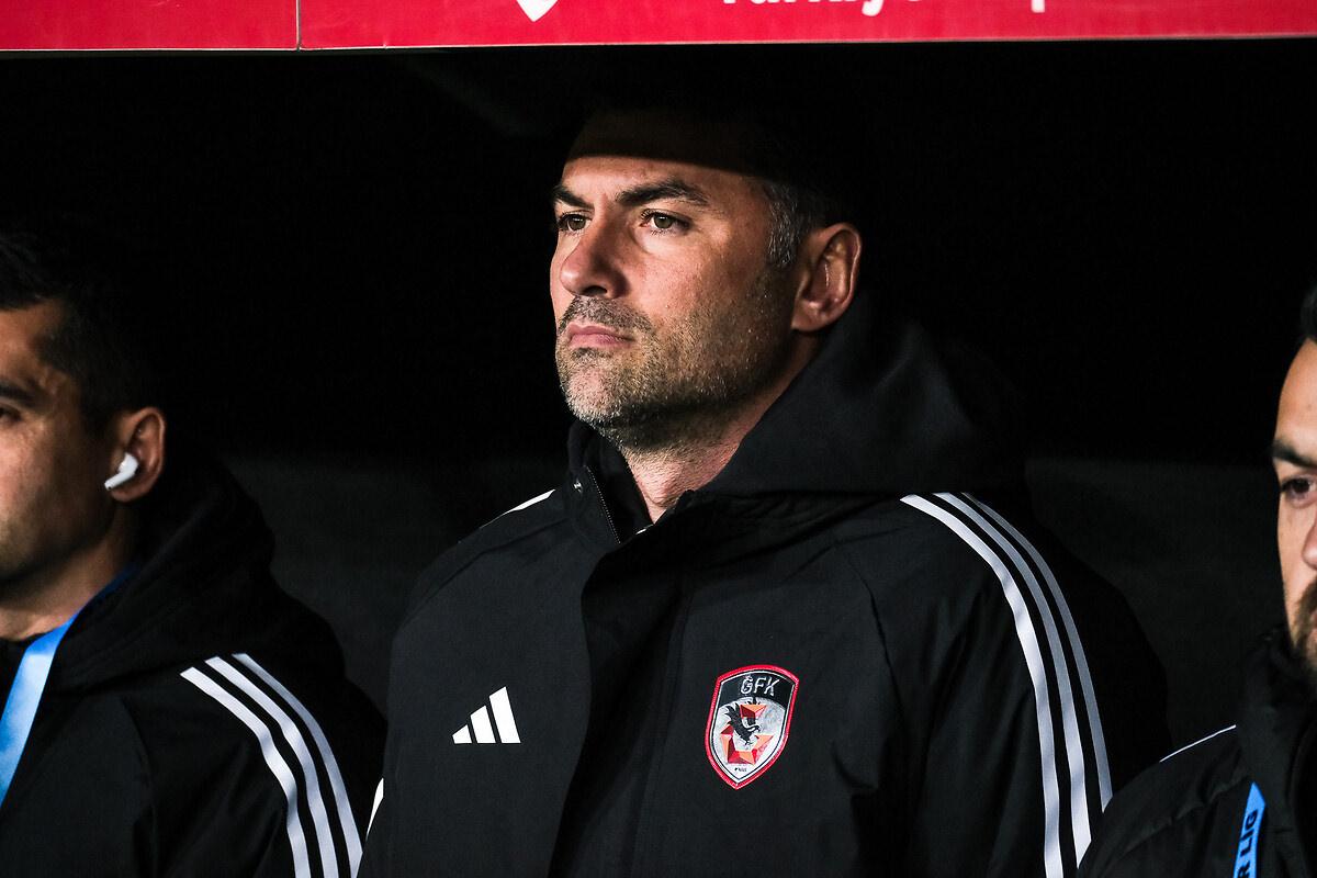 PFDK'dan Süper Lig ekibinin hocasına 3 maç ceza