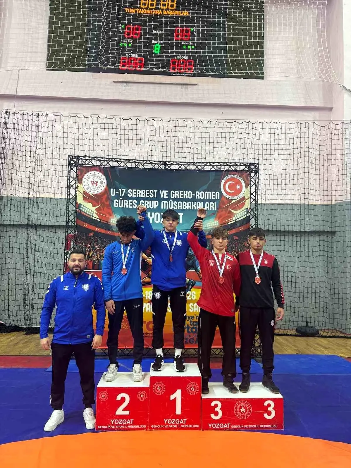 Şahinbey Belediye Spor, U17 yıldız erkekler serbest güreş grup şampiyonu