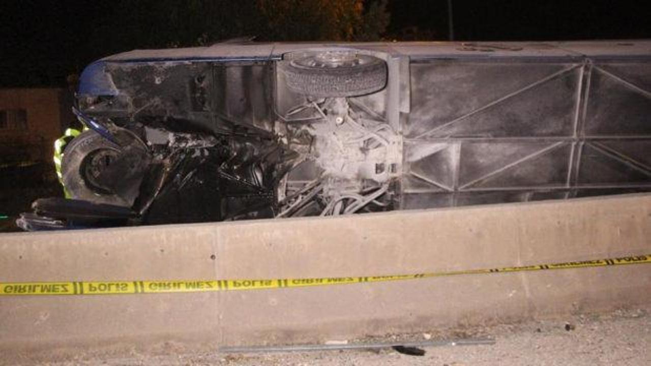 Sarıçam'da Yolcu Otobüsü Devrildi: 8 Yaralı